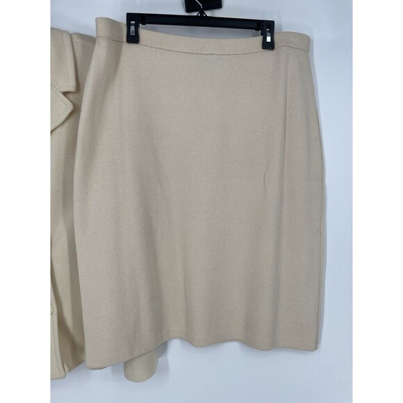 St John Collection Santana Knit Classic Wool Luxury Designer Skirt Suit Set - Picture 10 of 16